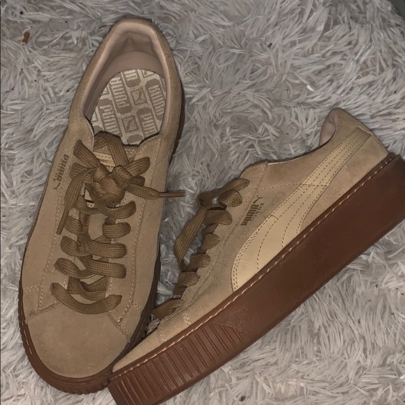 low top puma sneakers